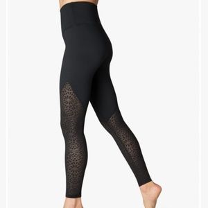 Beyond yoga cut it close legging NWT